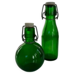 Duo de bouteilles vertes
