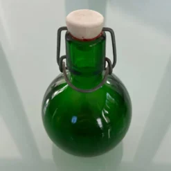 Duo de bouteilles vertes
