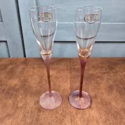 Duo de flûtes à champagne M.F. Cristal de Paris – Pieds rose violet dorés