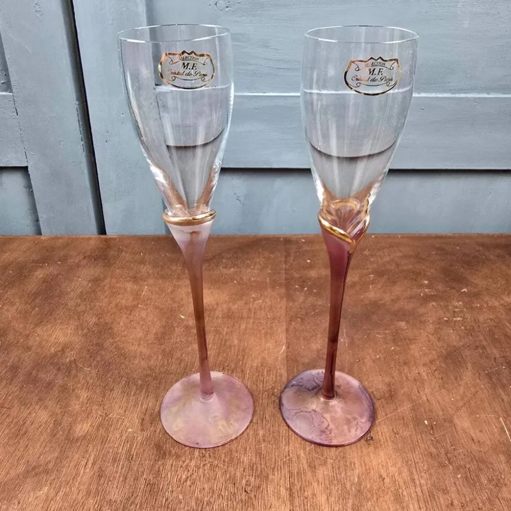 Duo de flûtes à champagne M.F. Cristal de Paris – Pieds rose violet dorés