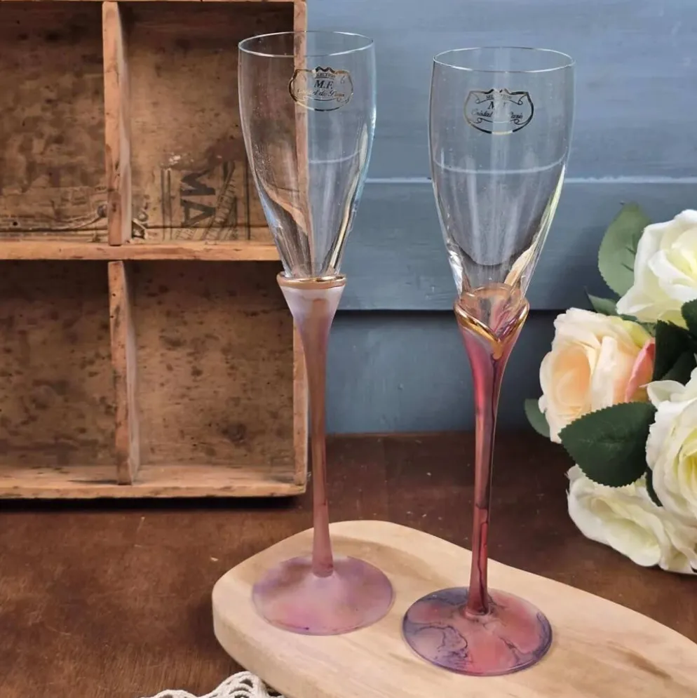 Duo de flûtes à champagne M.F. Cristal de Paris – Pieds rose violet dorés