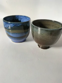 Duo de gobelets en grès émaillé bleu et vert