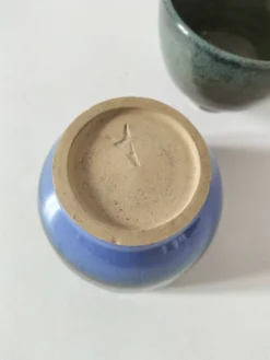 Duo de gobelets en grès émaillé bleu et vert