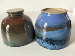 Duo de gobelets en grès émaillé bleu et vert