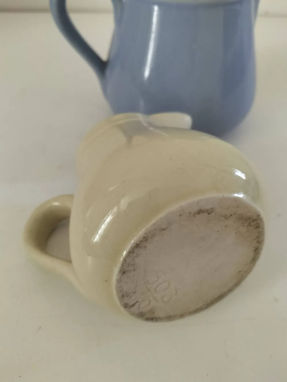 Duo de pots à lait en céramique pastel – Bleu lavande & crème vintage