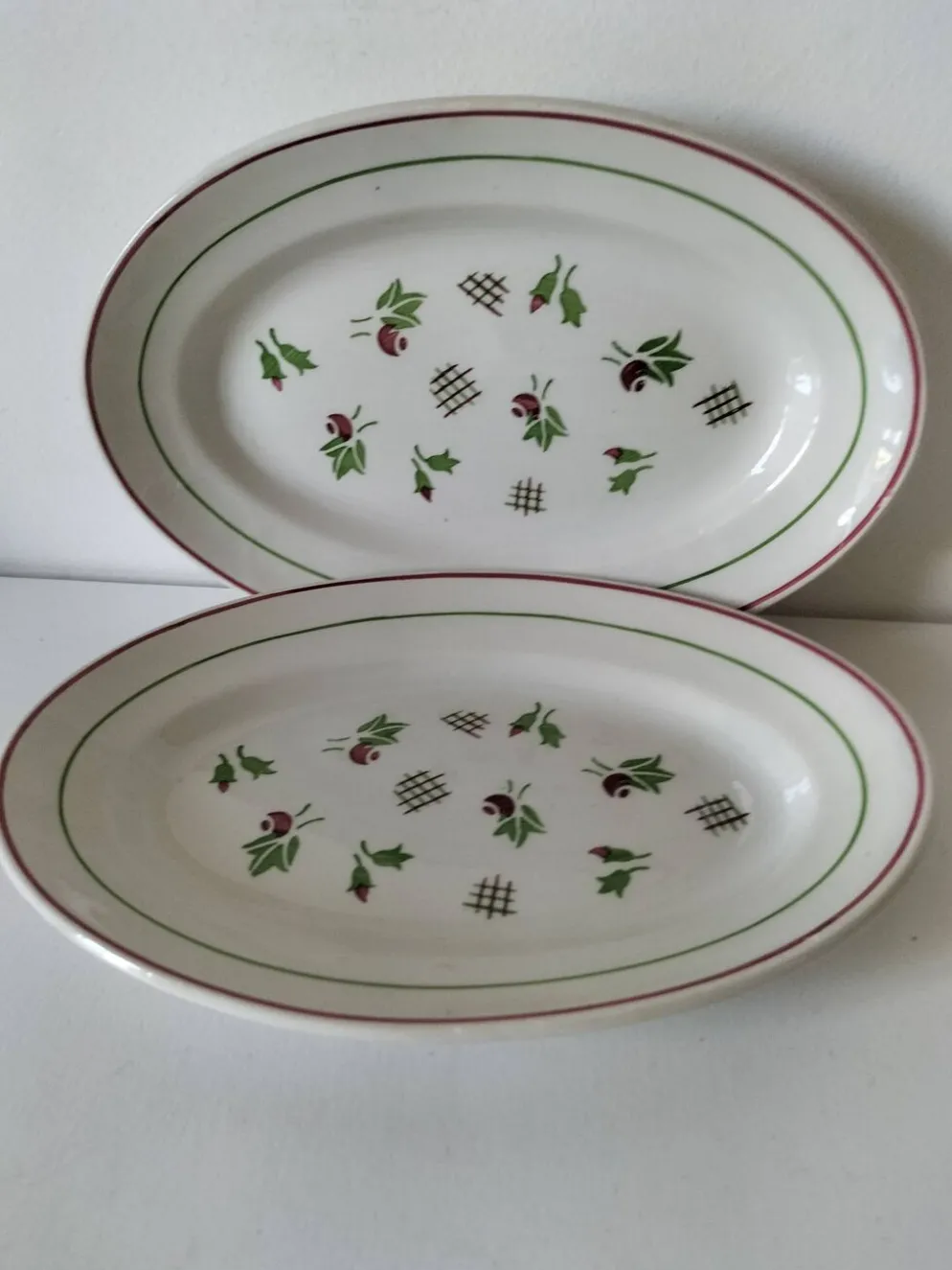 Duo de raviers en terre de fer – fleurs stylisées années 50
