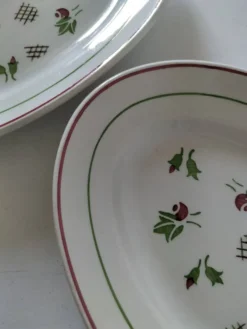 Duo de raviers en terre de fer – fleurs stylisées années 50
