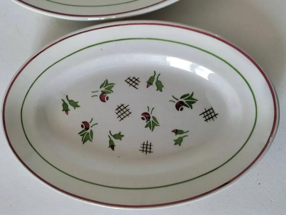 Duo de raviers en terre de fer – fleurs stylisées années 50