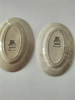 Duo de raviers Gien modèle Barbizon, décor floral peint main, années 30-40