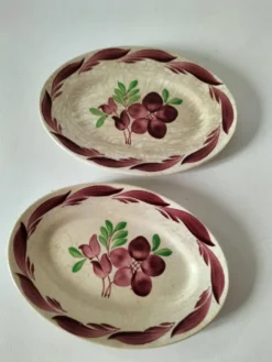 Duo de raviers Gien modèle Barbizon, décor floral peint main, années 30-40