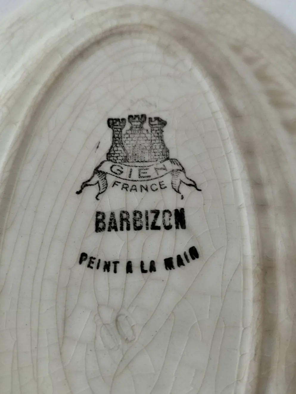 Duo de raviers Gien modèle Barbizon, décor floral peint main, années 30-40