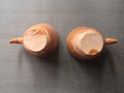 Duo de tasses de potier vernissées