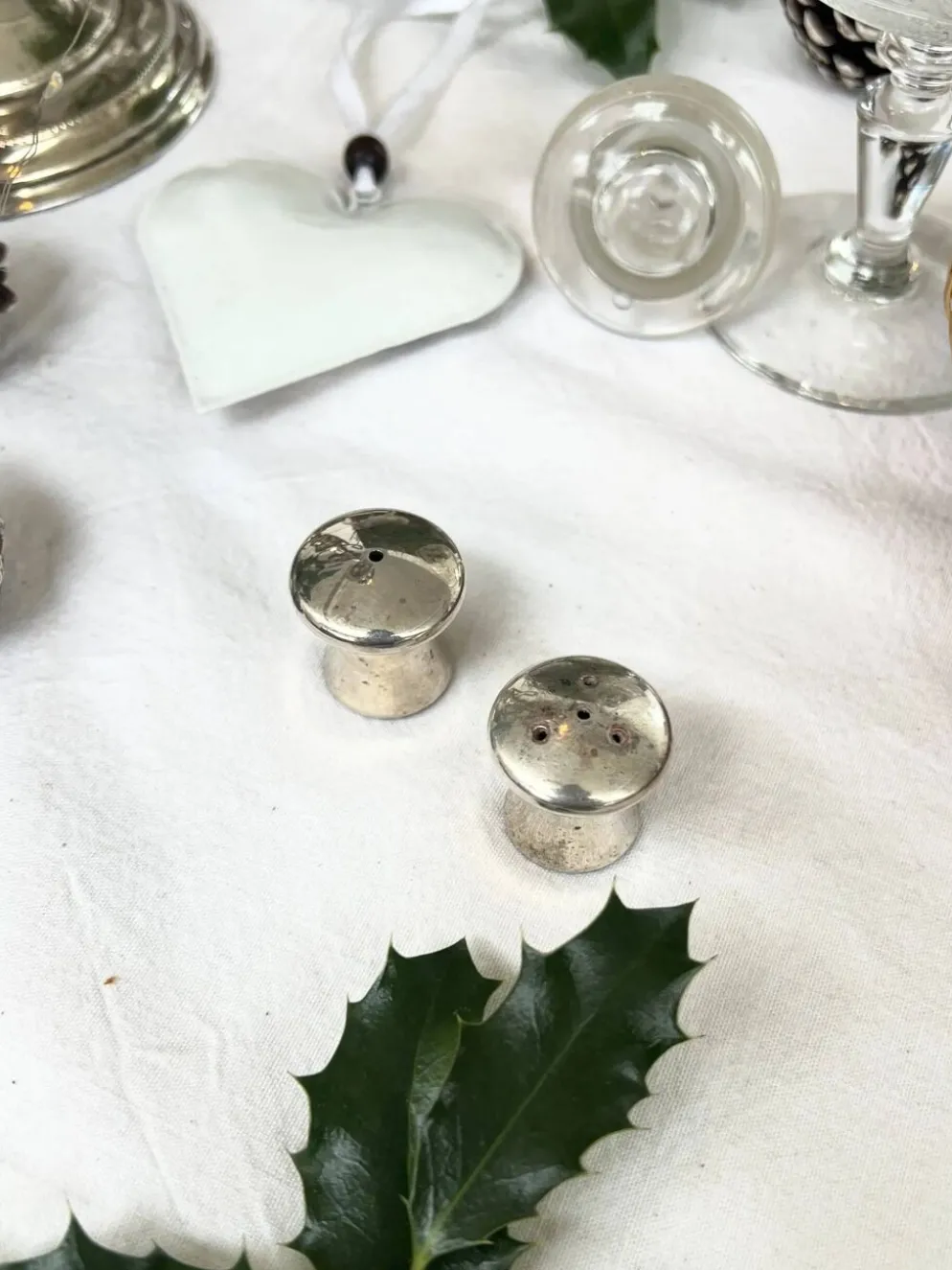 Duo salière et poivrier en forme de champignon en métal argenté