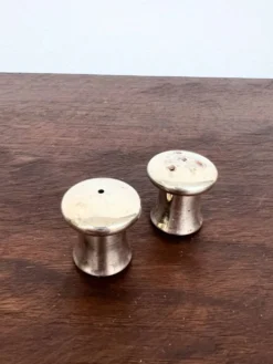 Duo salière et poivrier en forme de champignon en métal argenté