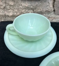 Duo tasse et sous tasse opaline verte