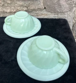 Duo tasse et sous tasse opaline verte