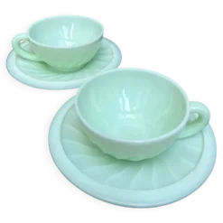 Duo tasse et sous tasse opaline verte