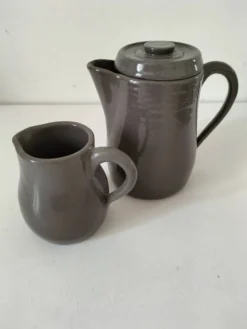 Duo verseuse et pot à lait en grès brun – céramique vintage