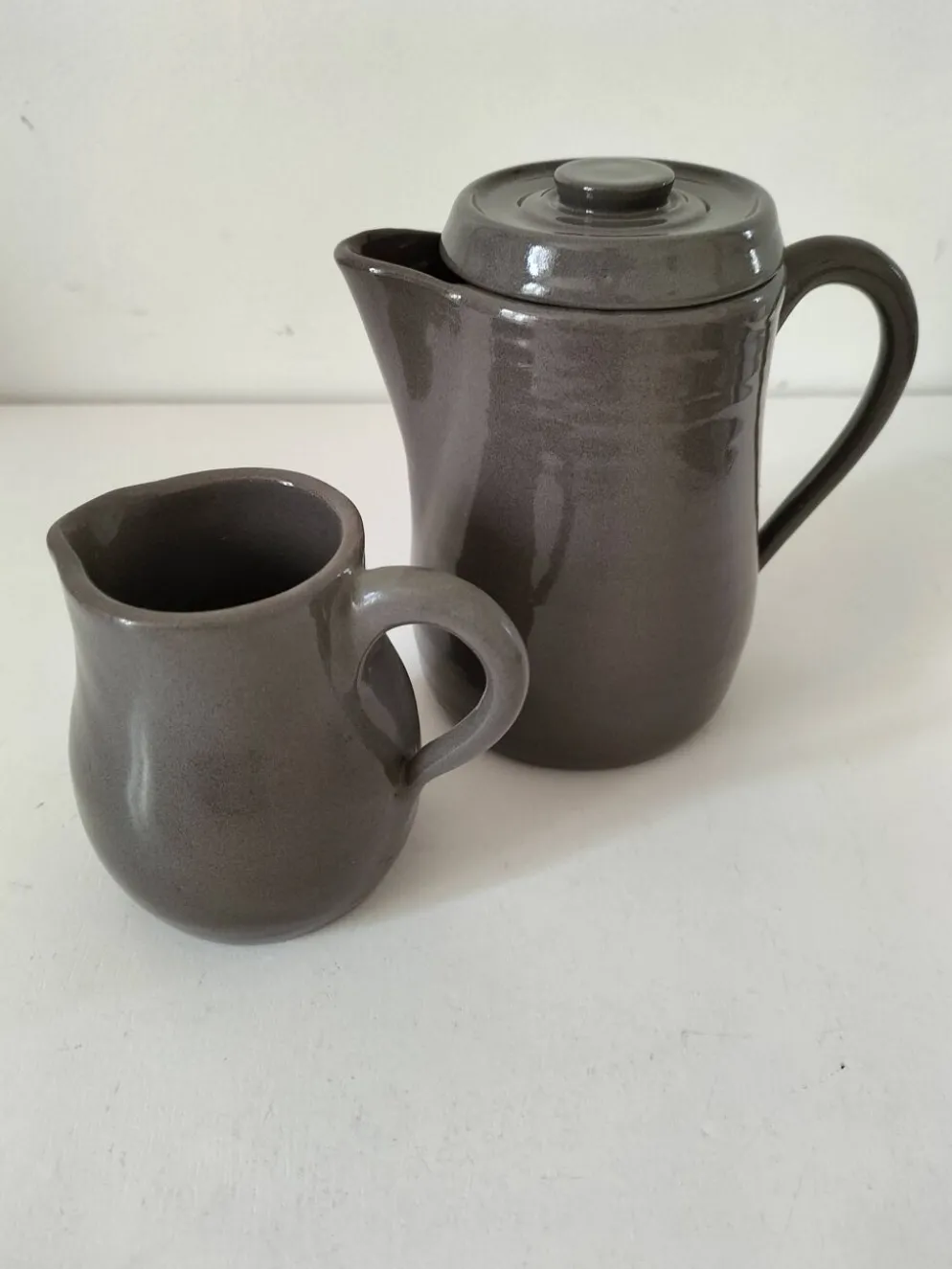 Duo verseuse et pot à lait en grès brun – céramique vintage