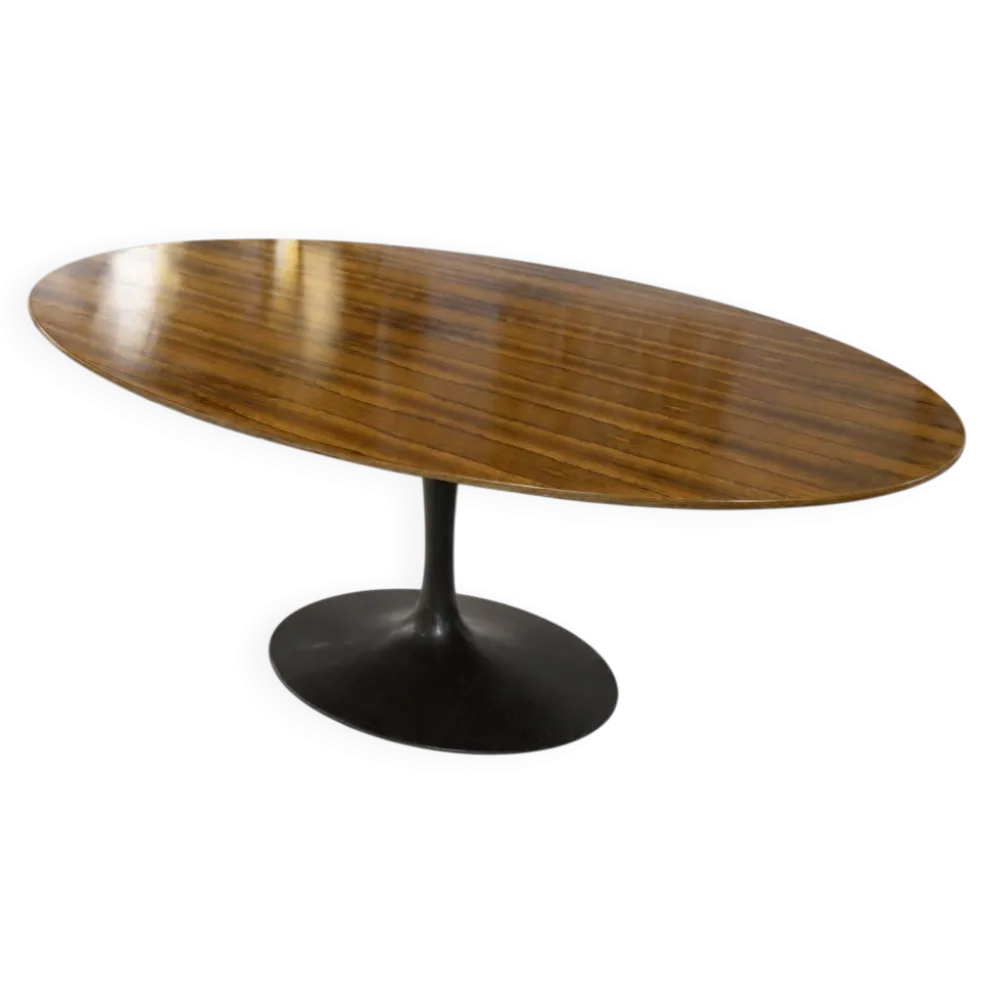 Eero saarinen (1910-1961) pour knoll international. table ovale modèle « tu