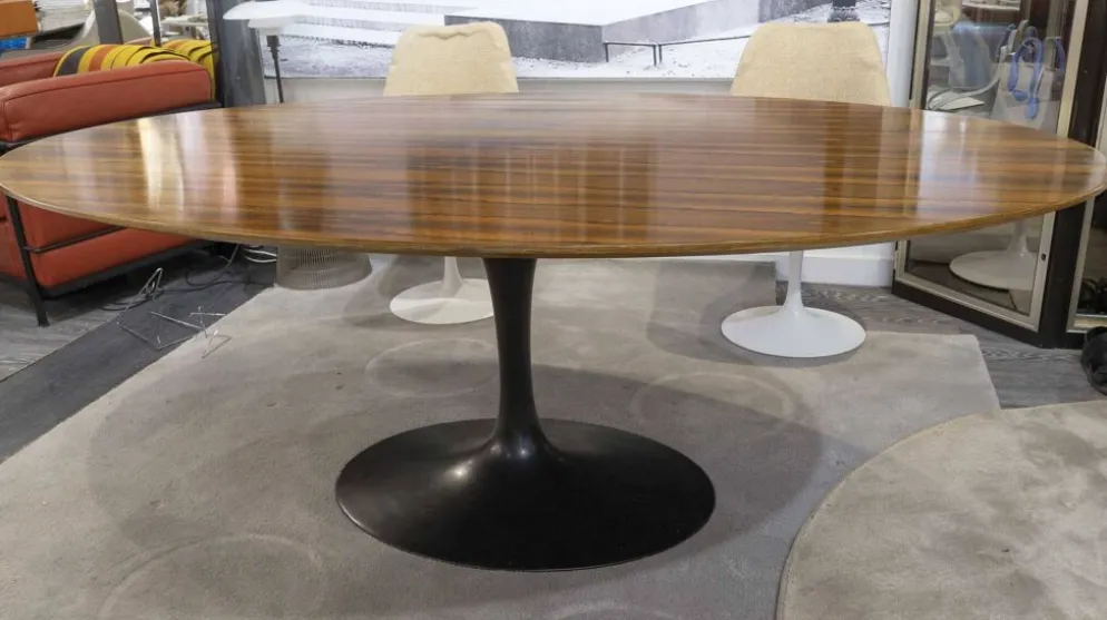Eero saarinen (1910-1961) pour knoll international. table ovale modèle « tu