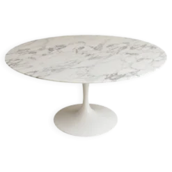 Eero Saarinen pour Knoll. Table ronde Ø 137 cm, marbre Calacatta, 2021