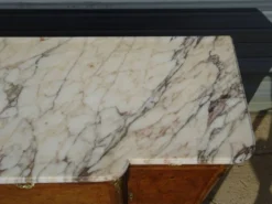 Elégant buffet à marqueterie de bois de rose