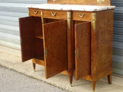 Elégant buffet à marqueterie de bois de rose