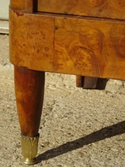 Elégant buffet à marqueterie de bois de rose