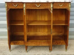 Elégant buffet à marqueterie de bois de rose