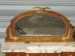 Elégant buffet à marqueterie de bois de rose