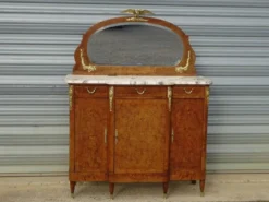 Elégant buffet à marqueterie de bois de rose
