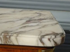 Elégant buffet à marqueterie de bois de rose