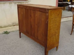 Elégant buffet à marqueterie de bois de rose