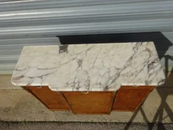 Elégant buffet à marqueterie de bois de rose