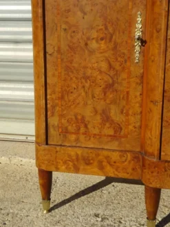 Elégant buffet à marqueterie de bois de rose