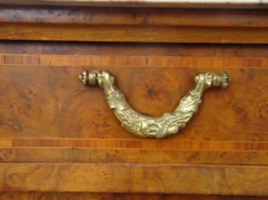 Elégant buffet à marqueterie de bois de rose