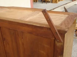 Elégant buffet à marqueterie de bois de rose