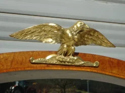 Elégant buffet à marqueterie de bois de rose
