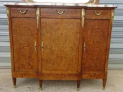 Elégant buffet à marqueterie de bois de rose