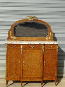 Elégant buffet à marqueterie de bois de rose