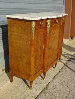 Elégant buffet à marqueterie de bois de rose