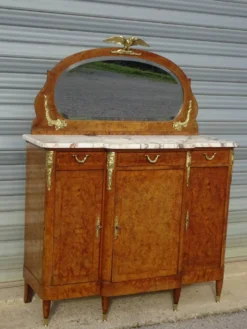 Elégant buffet à marqueterie de bois de rose