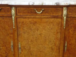 Elégant buffet à marqueterie de bois de rose