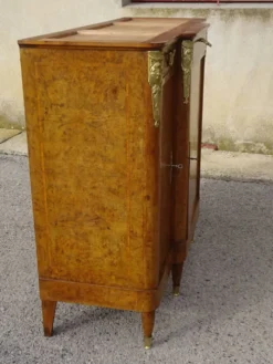 Elégant buffet à marqueterie de bois de rose