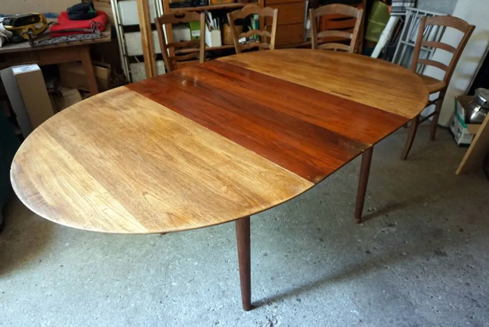 Elégante table ronde en teck avec rallonge