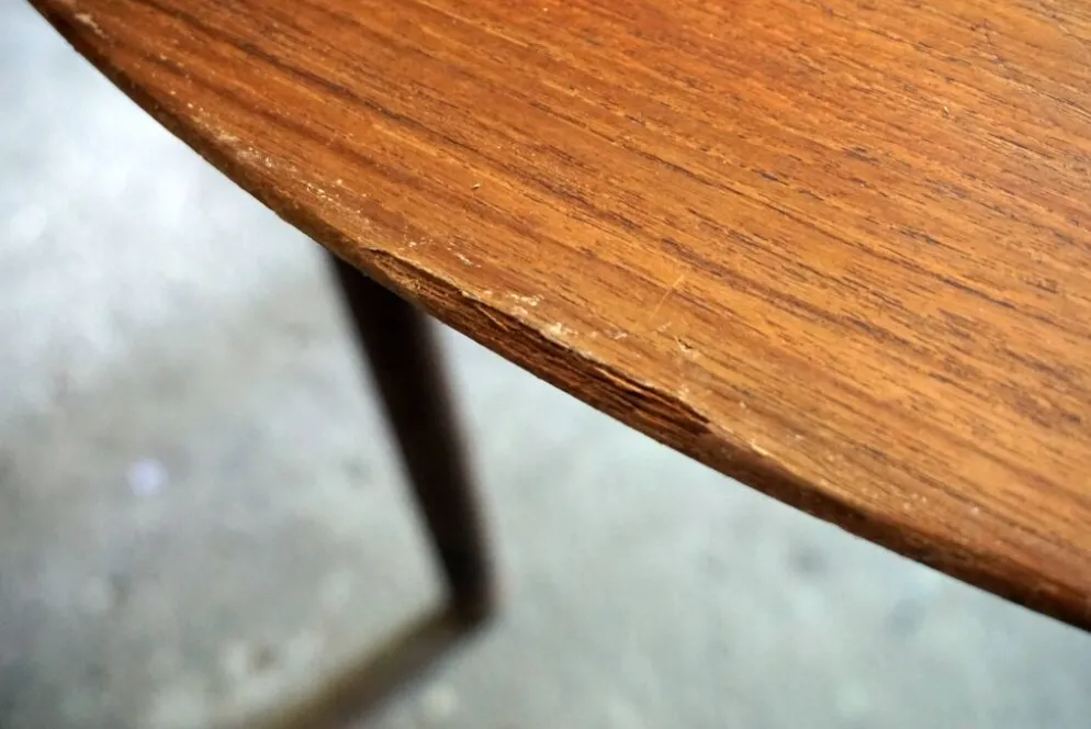 Elégante table ronde en teck avec rallonge