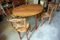 Elégante table ronde en teck avec rallonge