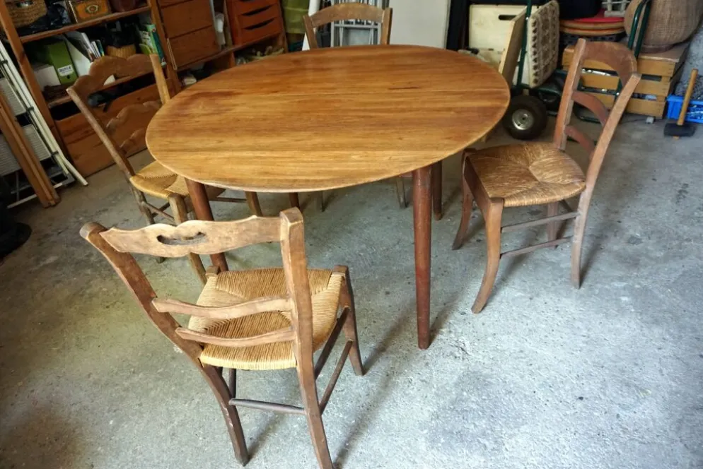 Elégante table ronde en teck avec rallonge