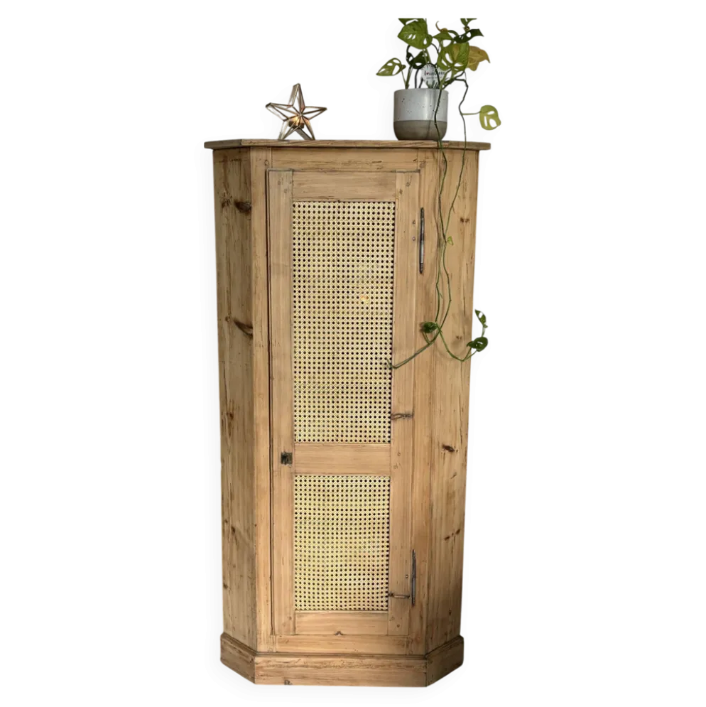 Encoignure en pitchpin